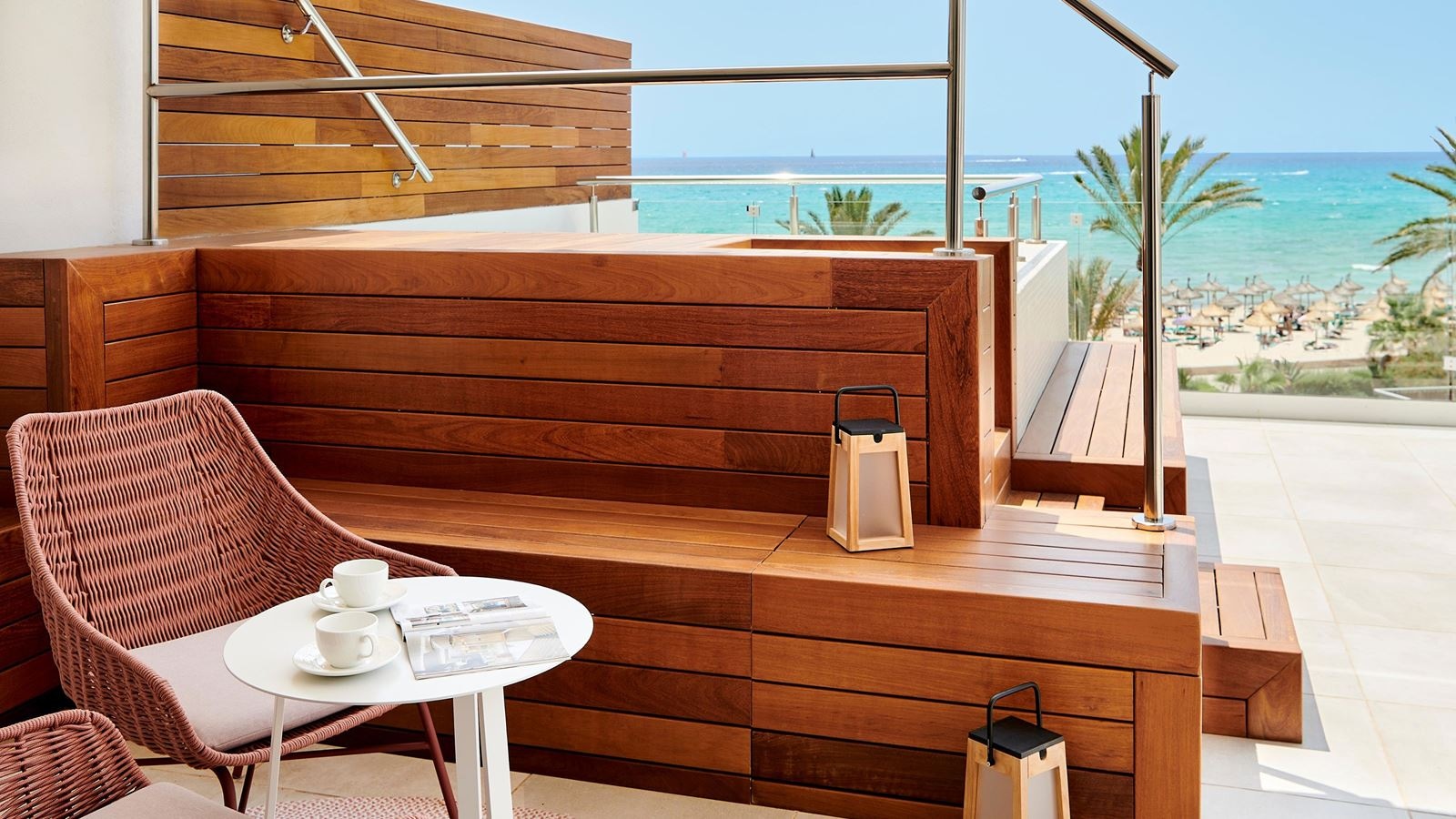 rooms-junior-suite-sea-view-priority-location