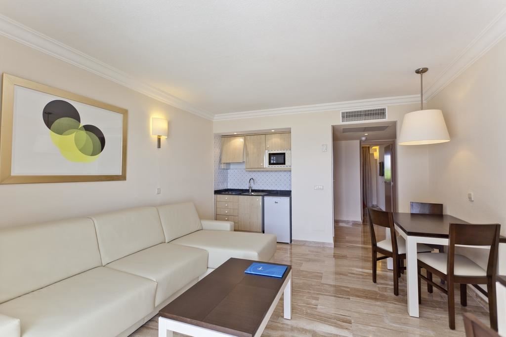 rooms-junior-suite-balcony