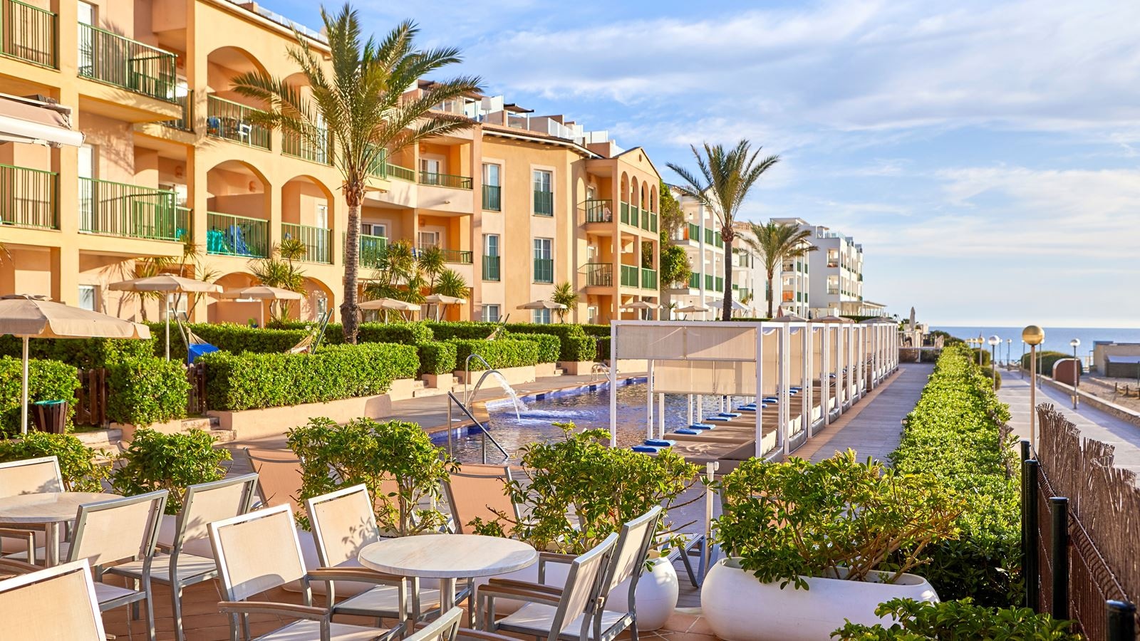 bars-las-dunas-pool-bar