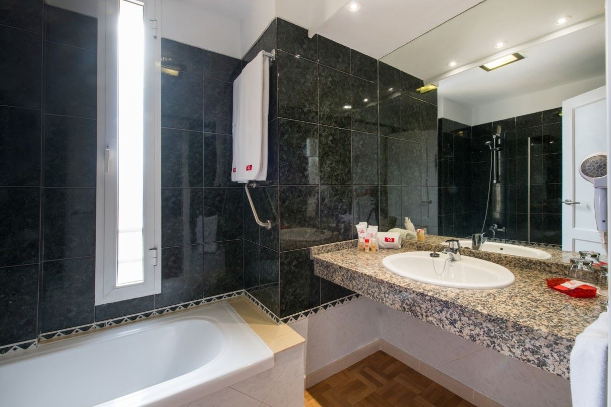 rooms-senior-suite-a