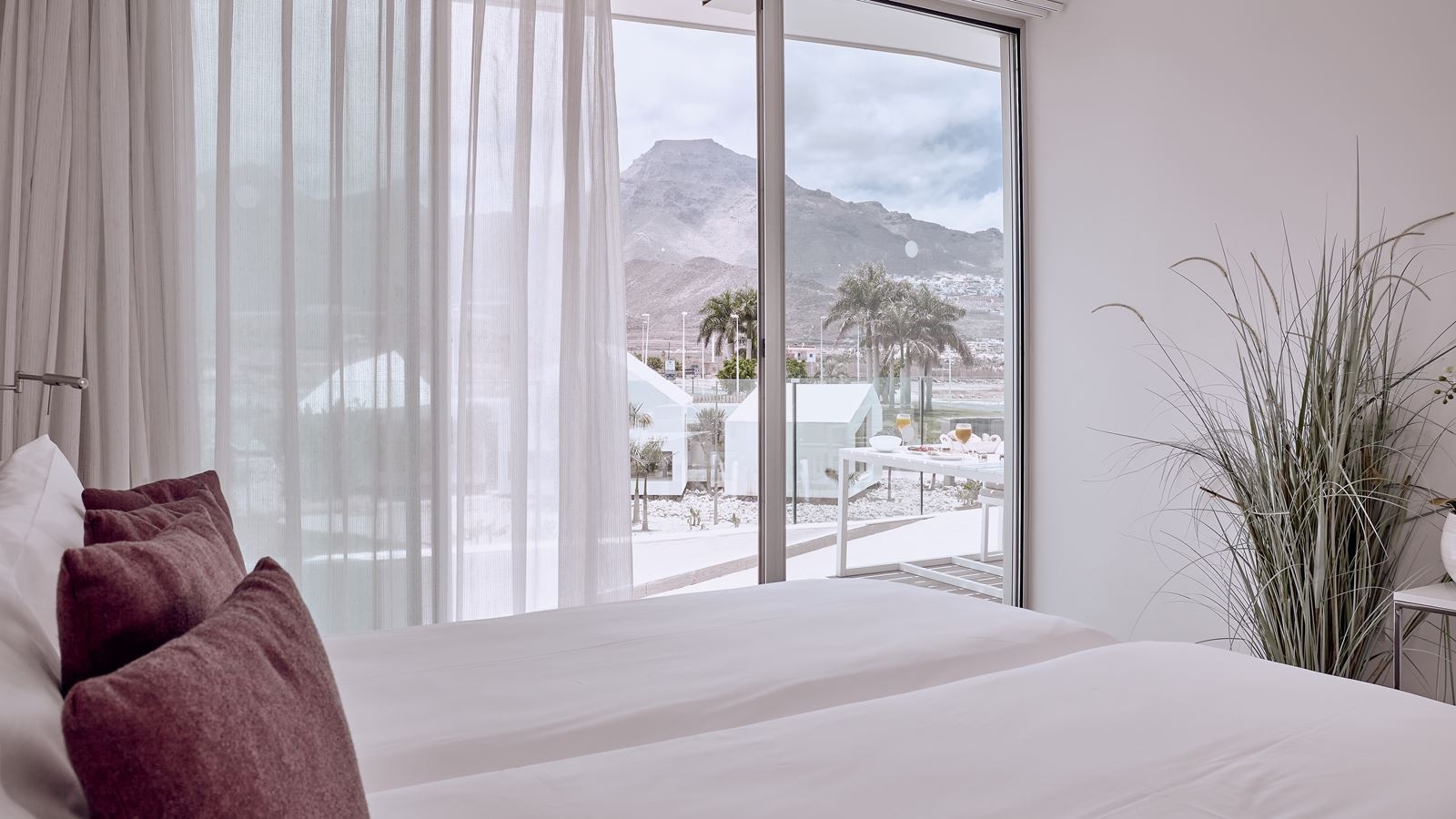 rooms-2-bedroom-suite-with-mountain-view-serenity-pico