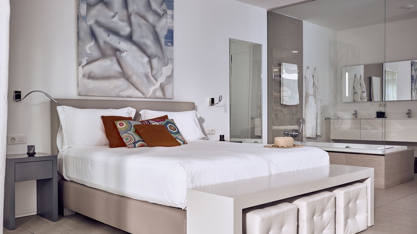 rooms-2-bedroom-suite-extra-large-room-with-sea-view-serenity-essence