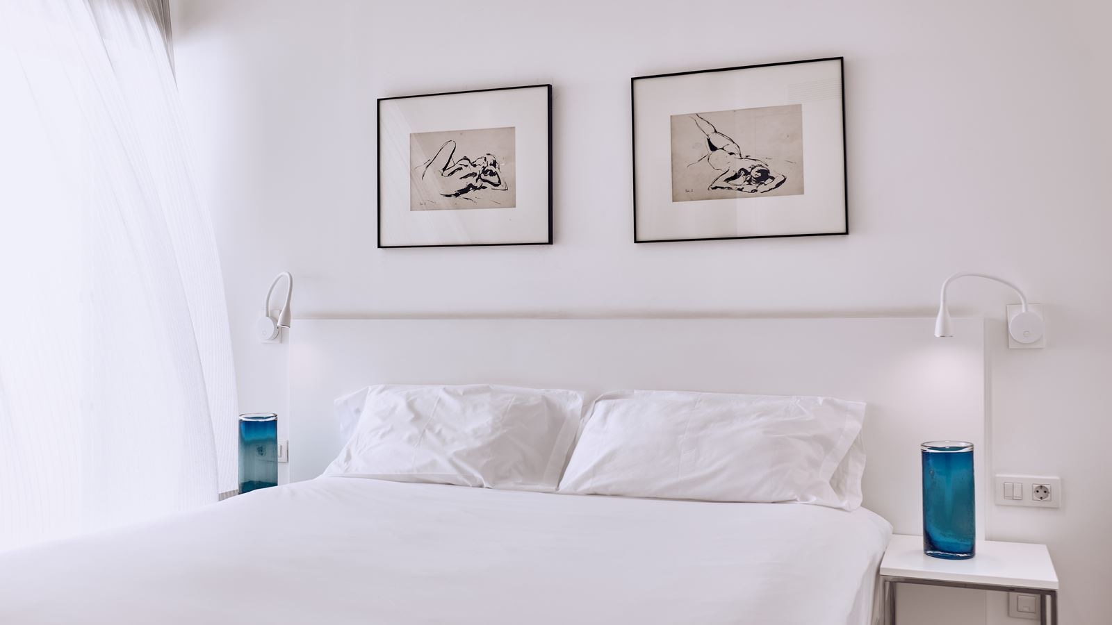 rooms-1-bedroom-suite-with-sea-view-and-jacuzzi-divinity-lago