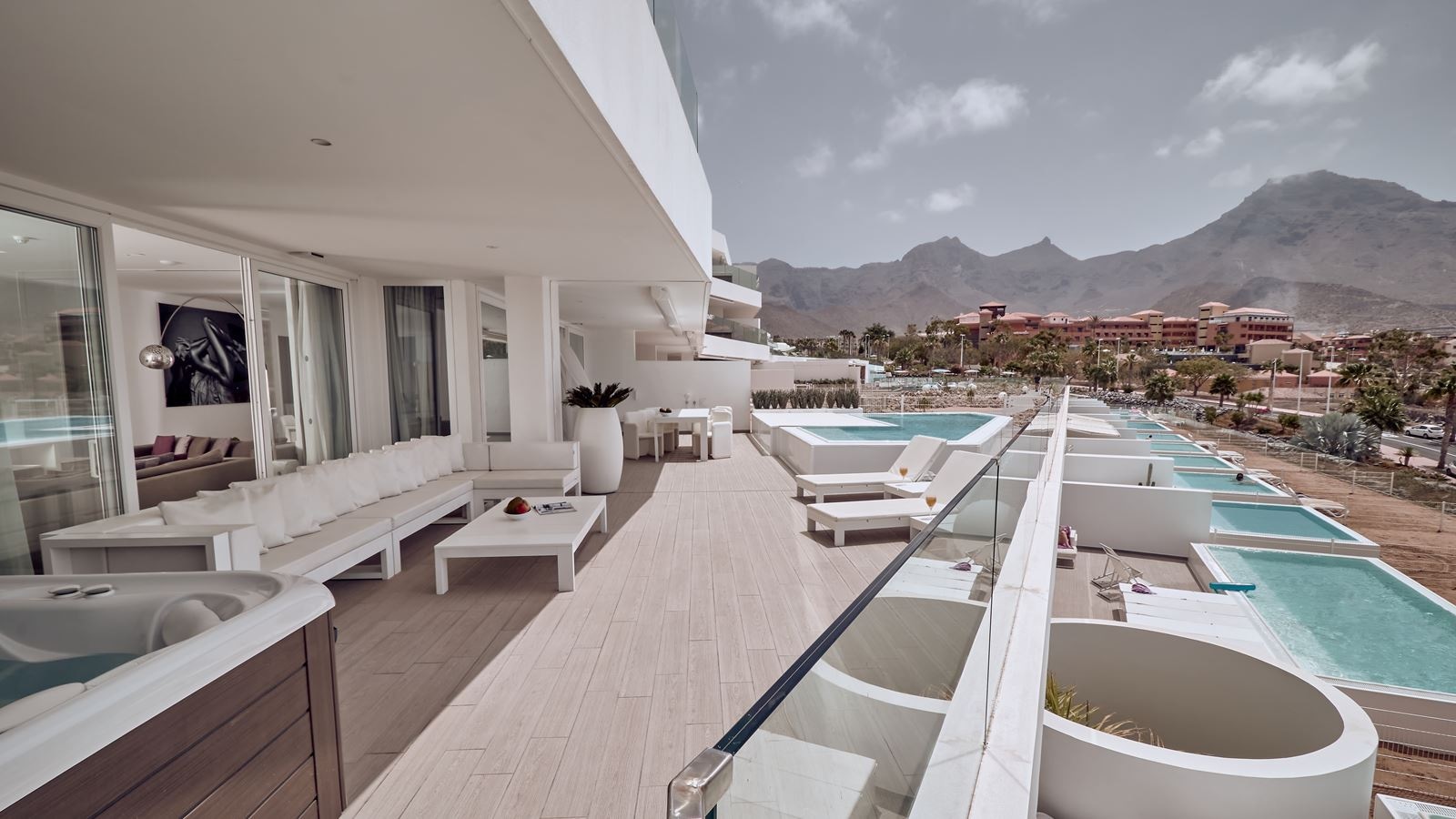 rooms-3-bedroom-suite-extra-large-room-with-private-pool-jacuzzi-lateral-sea-view-and-terrace-infinity-harmony
