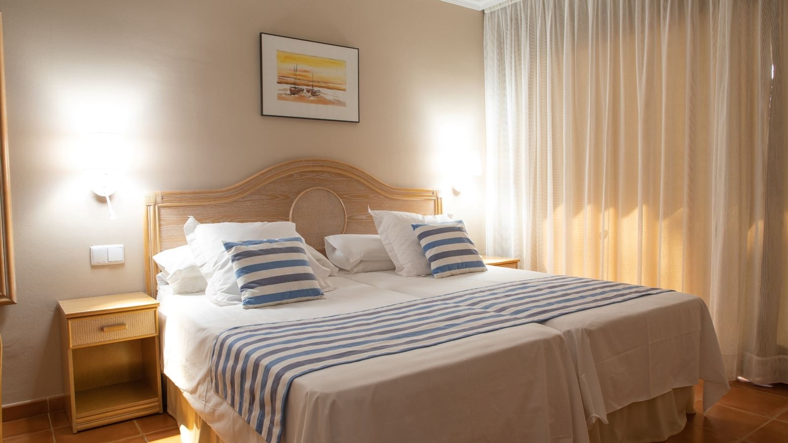 rooms-singleuse-standard-balcony-or-terrace