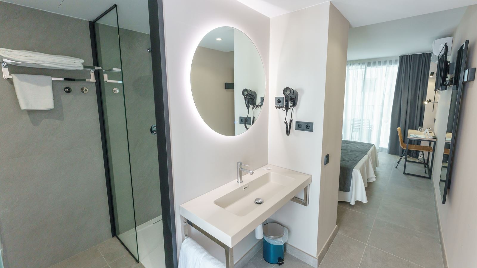 rooms-confort-room-balcony-or-terrace