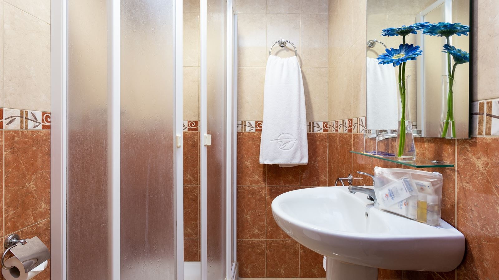 rooms-doble-single-use-with-balcony-or-terrace