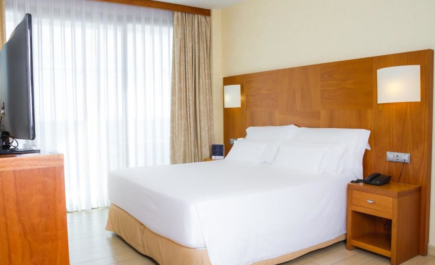 rooms-room-single-balcony-or-terrace