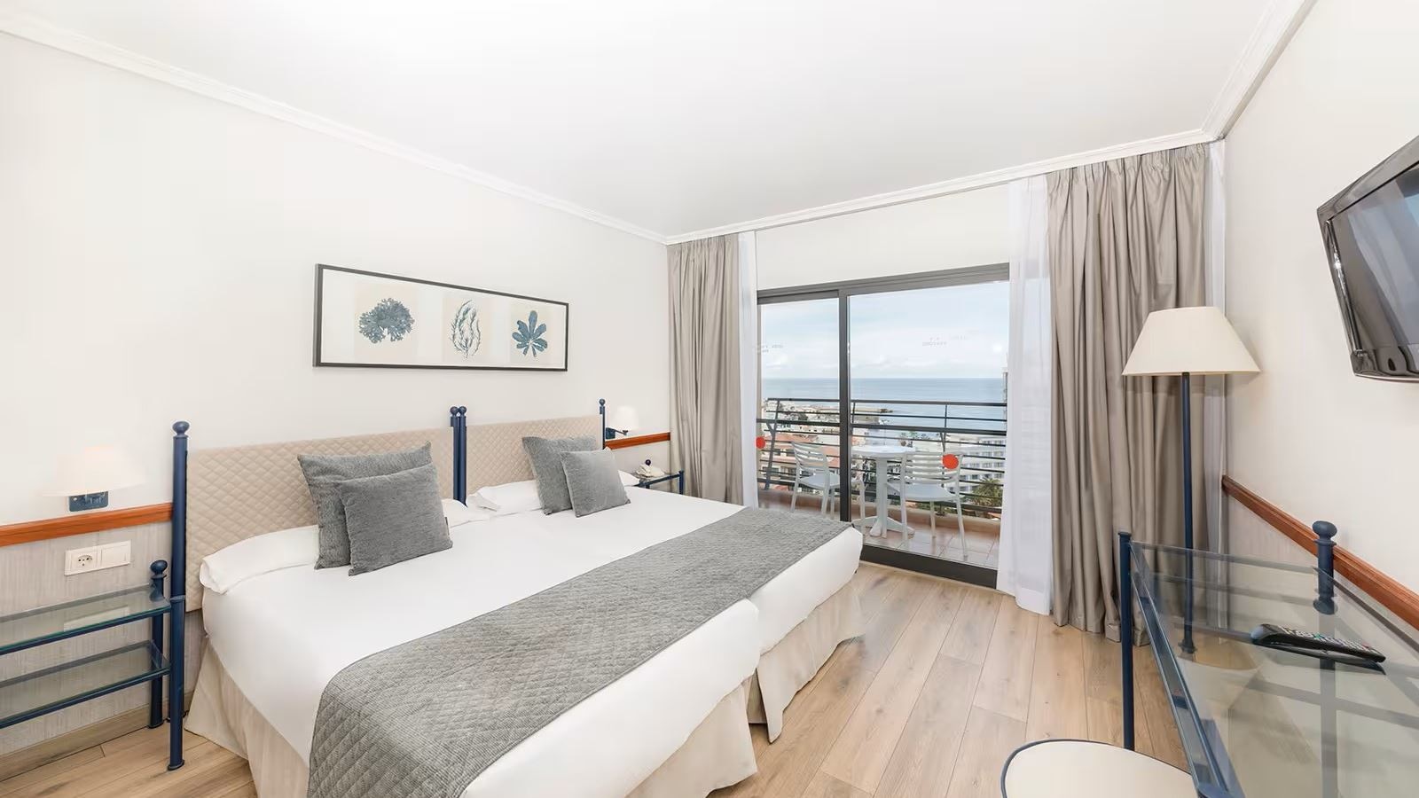 rooms-double-sea-view--balcony-or-terrace