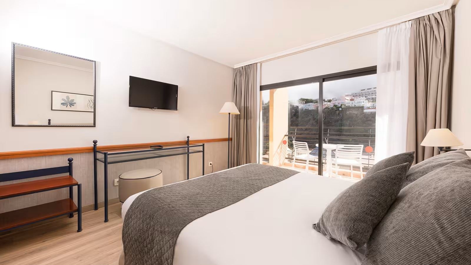 rooms-double-side-sea-view--balcony-or-terrace