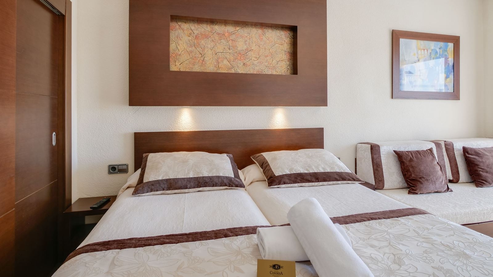 rooms-promo-room-balcony