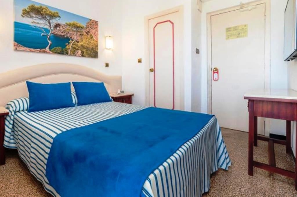 rooms-single-room-balcony-or-terrace