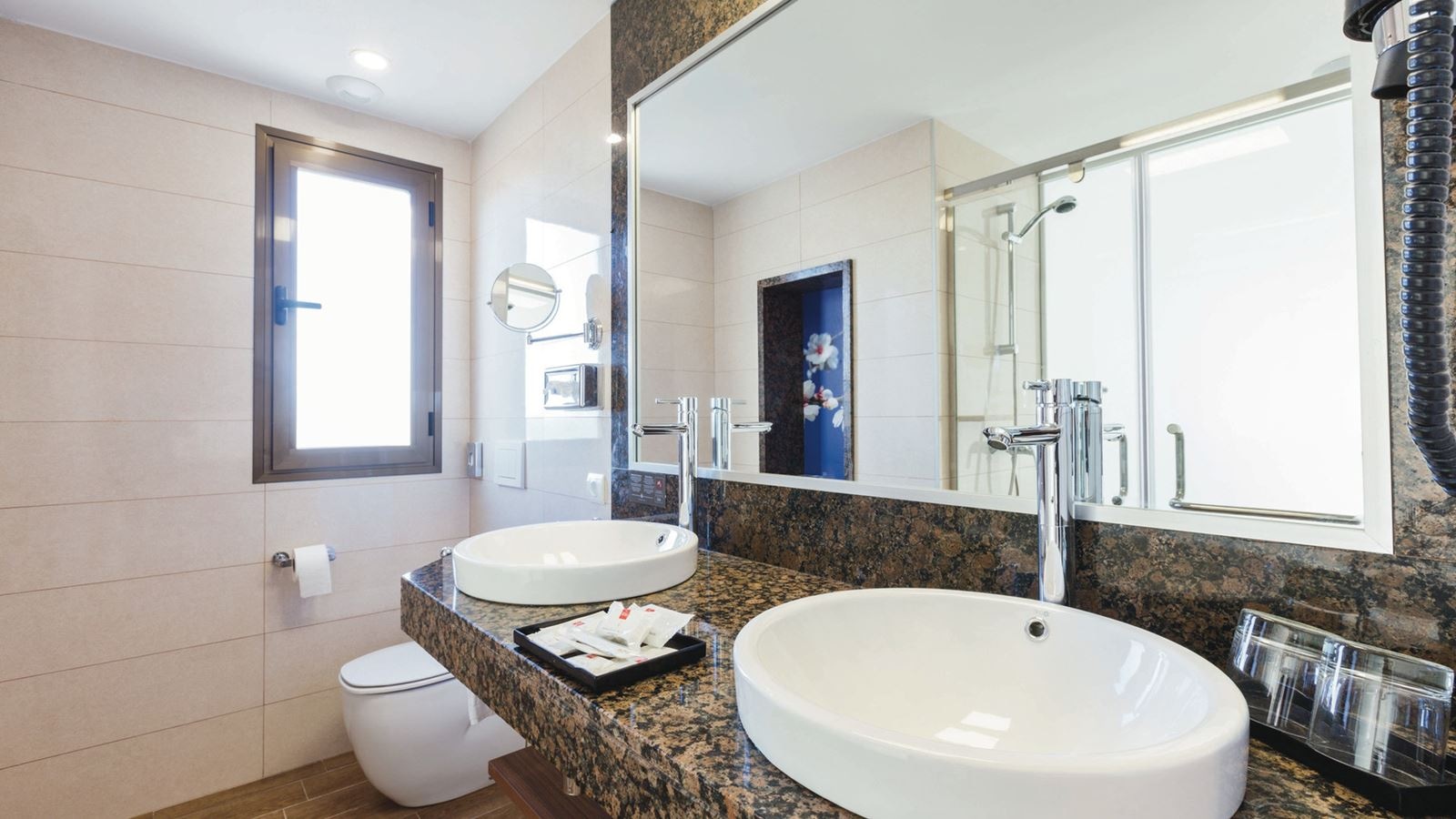 rooms-junior-suite-one-bedroom-balcony-or-terrace