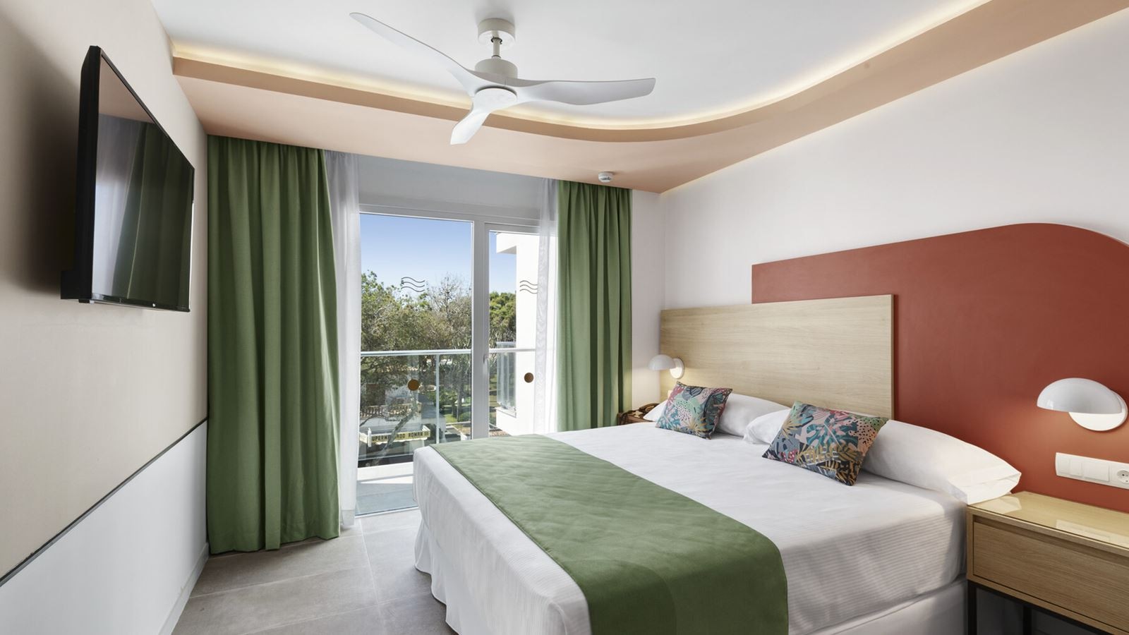 rooms-junior-suite-standard-balcony