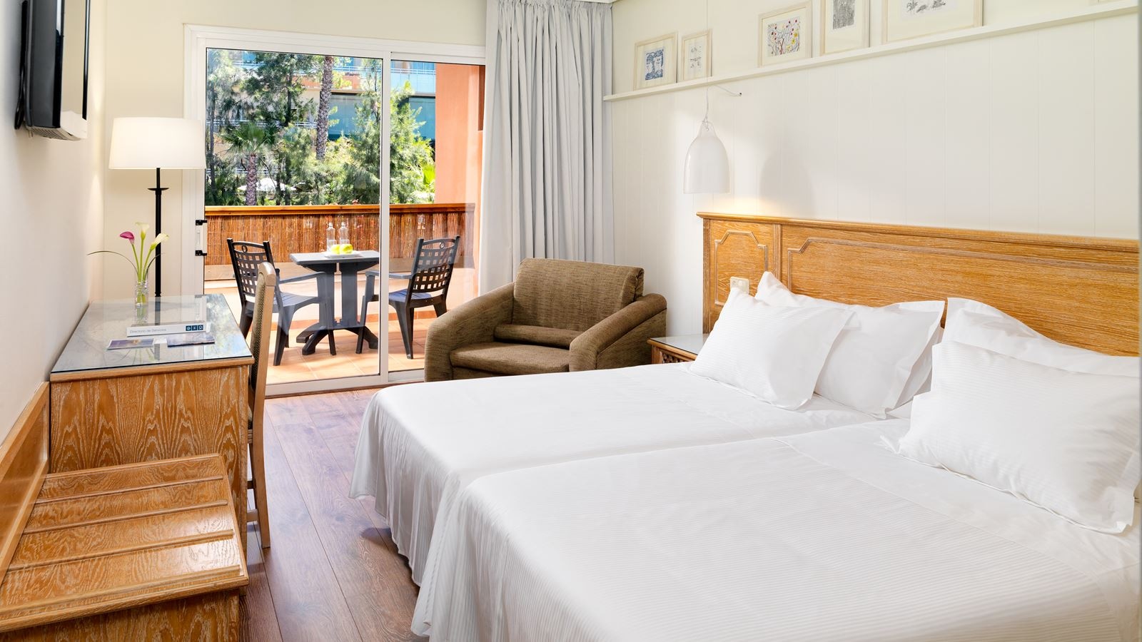 rooms-double-standard-pool-view