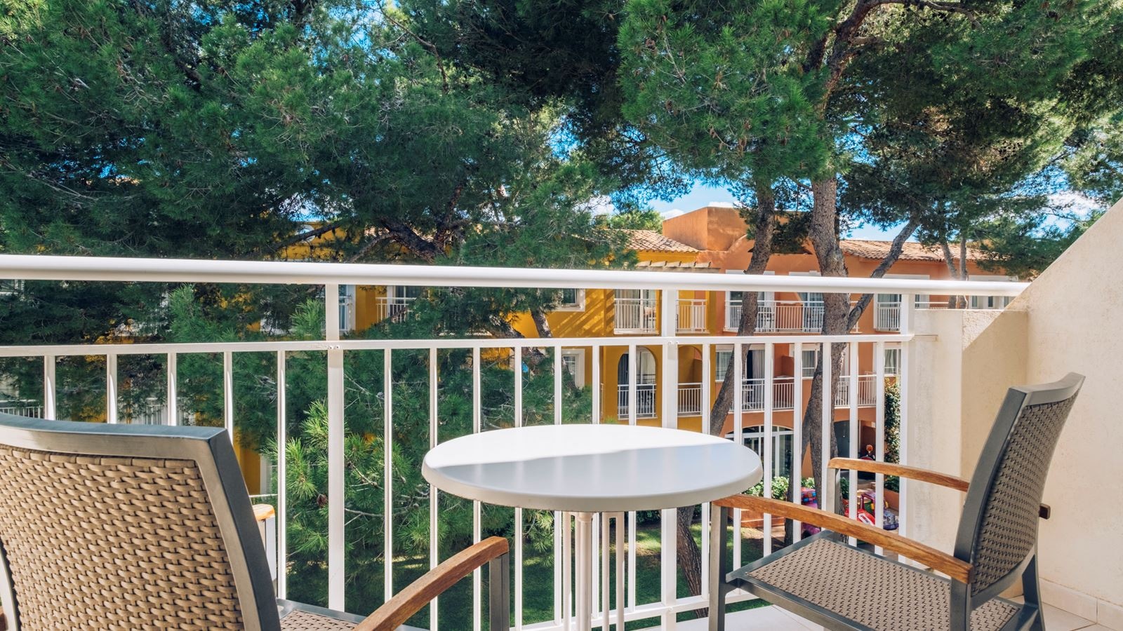 rooms-family-central-location