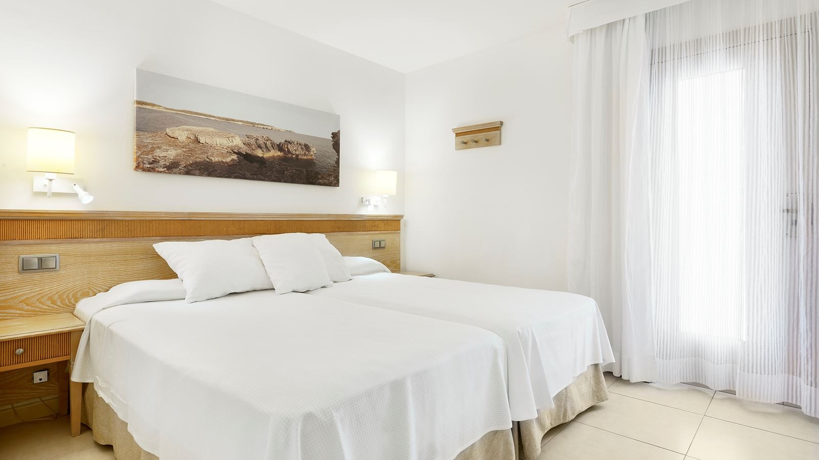 rooms-family-interconnected