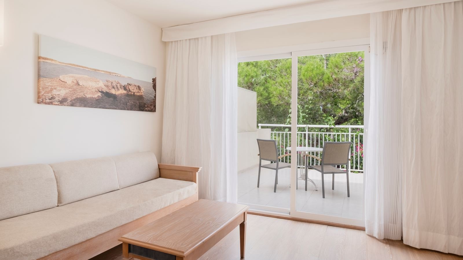 rooms-family-interconnected