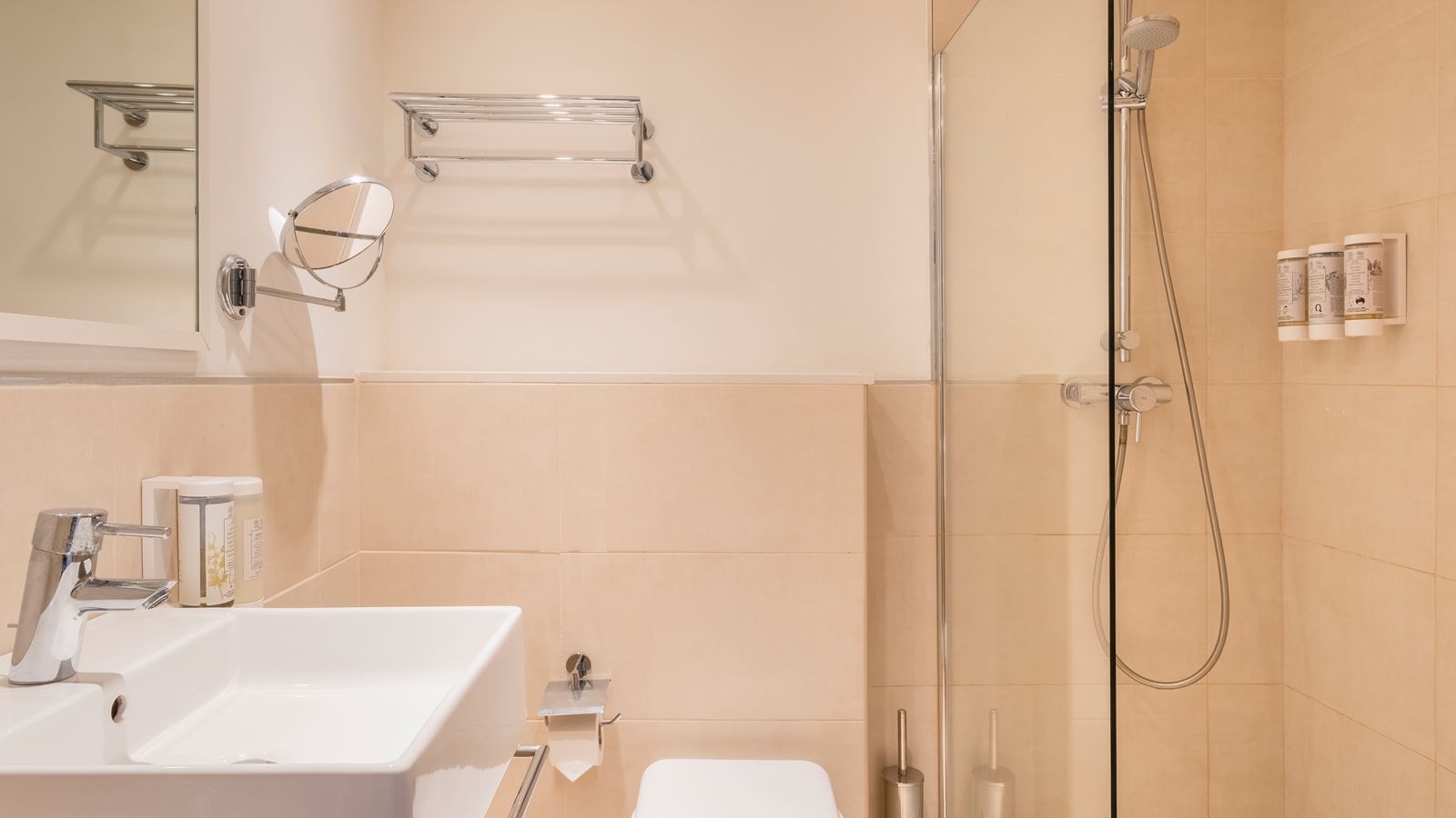 rooms-family-interconnected