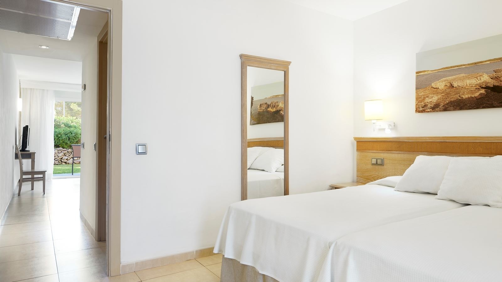 rooms-family-garden-view