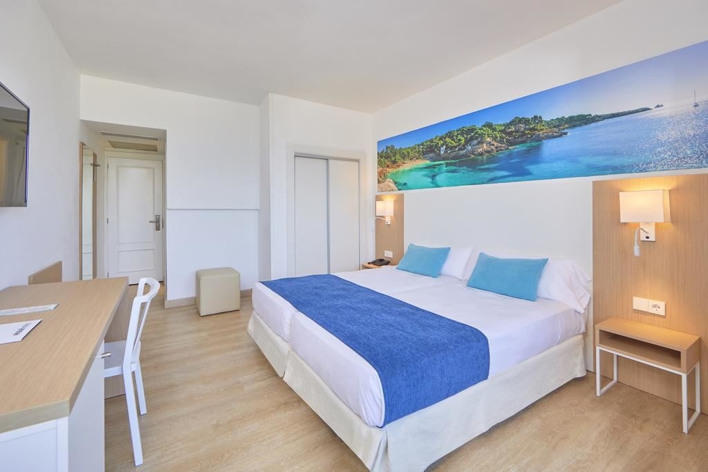 rooms-room-double-balcony-or-terrace