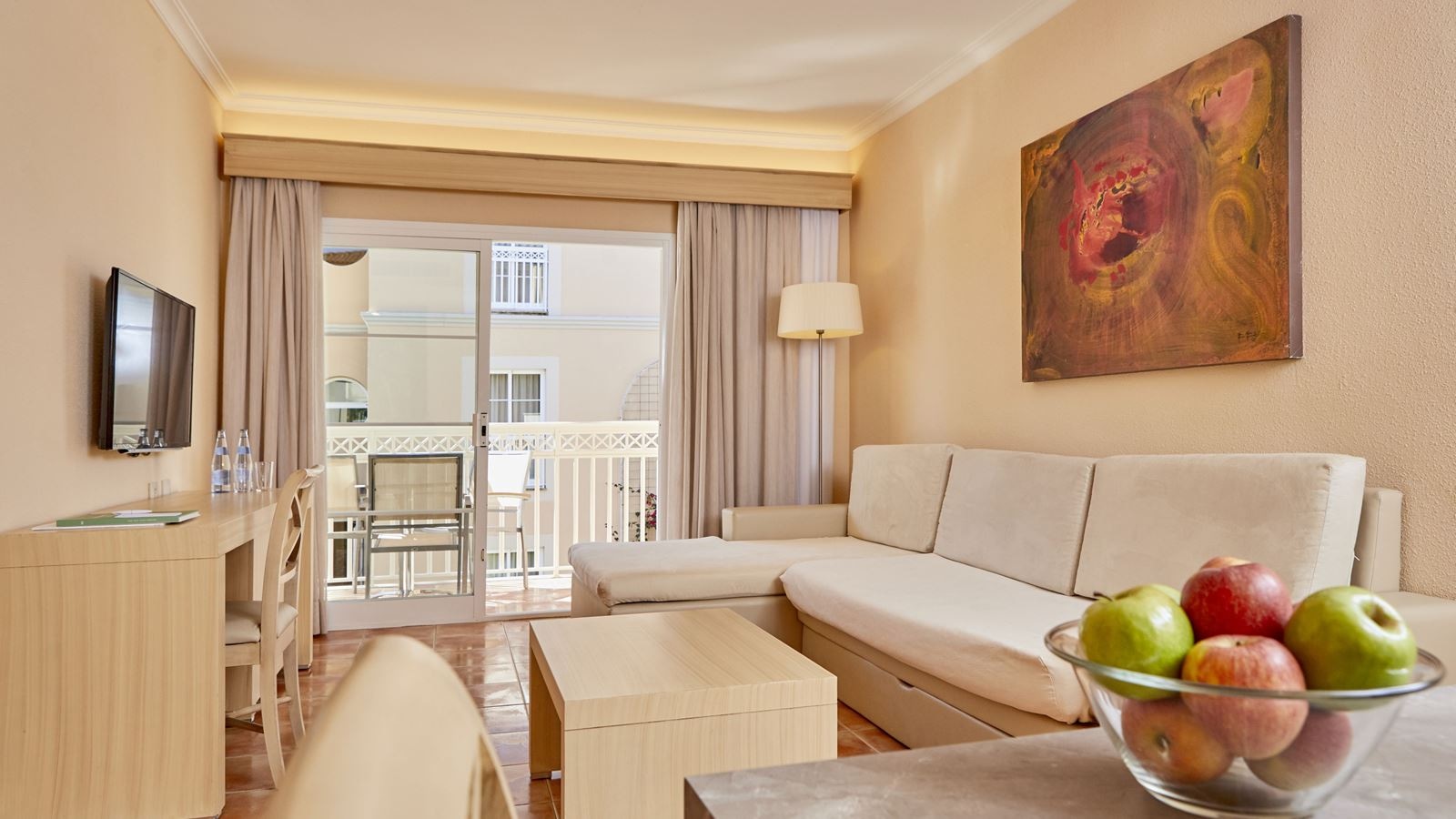 rooms-1-bedroom-suite-balcony-or-terrace