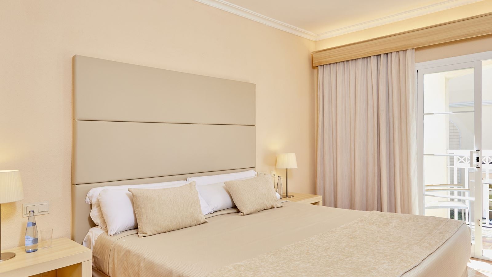 rooms-1-bedroom-suite-poolview-balcony-or-terrace