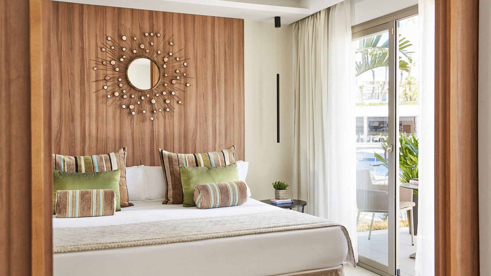 rooms-junior-suite-privatepoolterrace