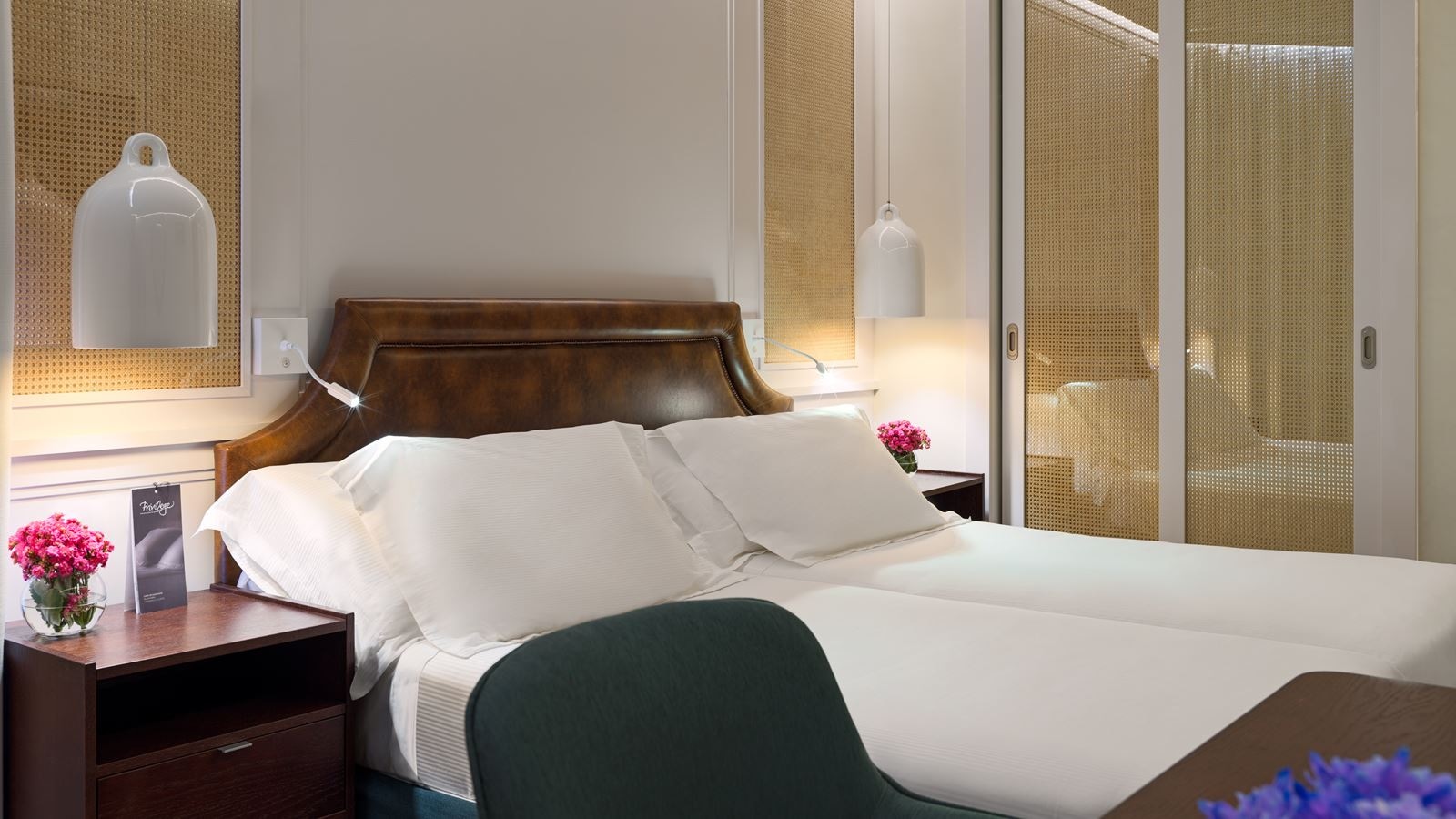 rooms-privelege-poolsea-view-room