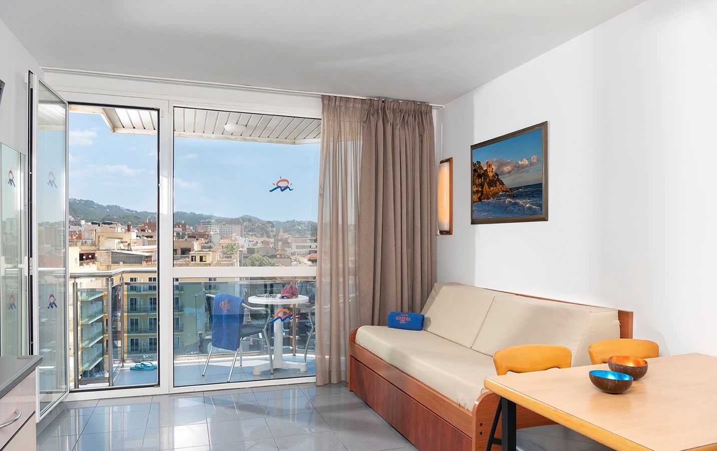 rooms-apartment-beach-avenue