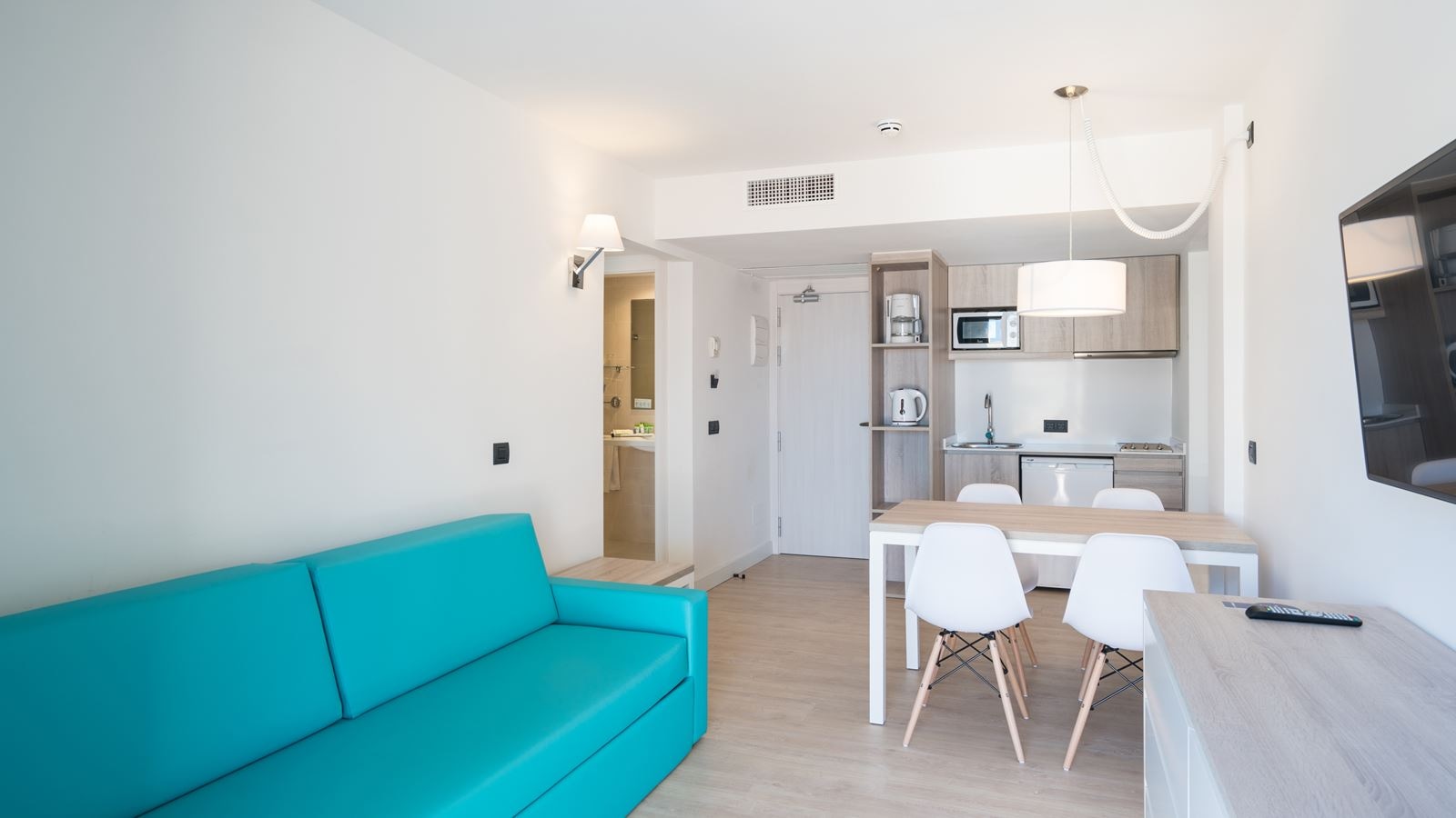 rooms-apartment-standard-1-bedroom-balocony-or-terrace