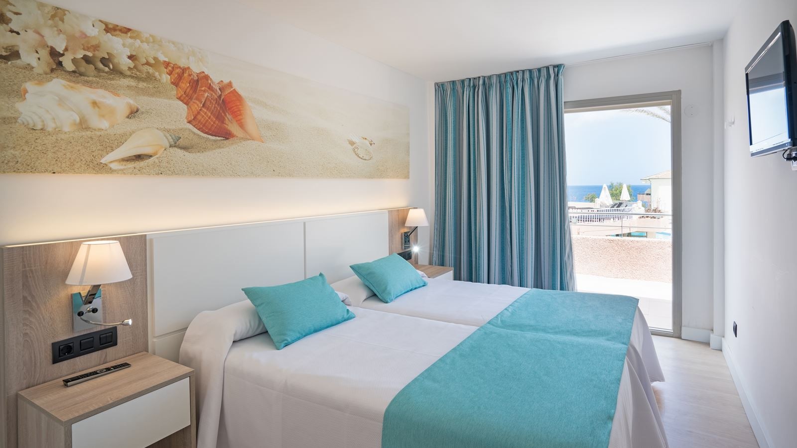 rooms-apartment-standard-1-bedroom-balocony-or-terrace