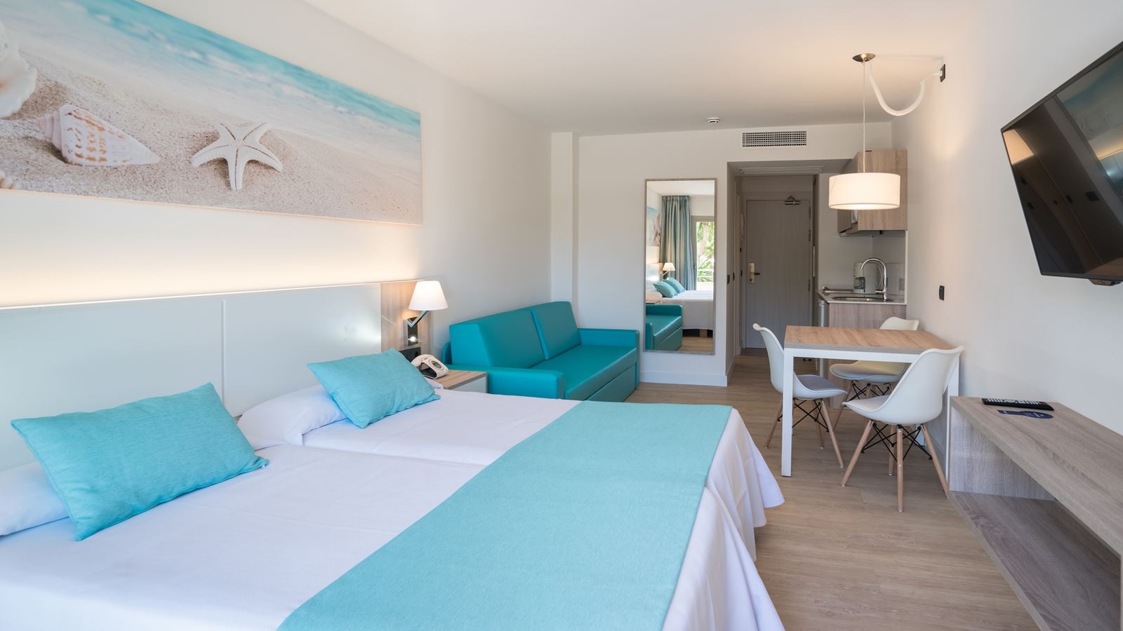 rooms-studio-balcony-or-terrace