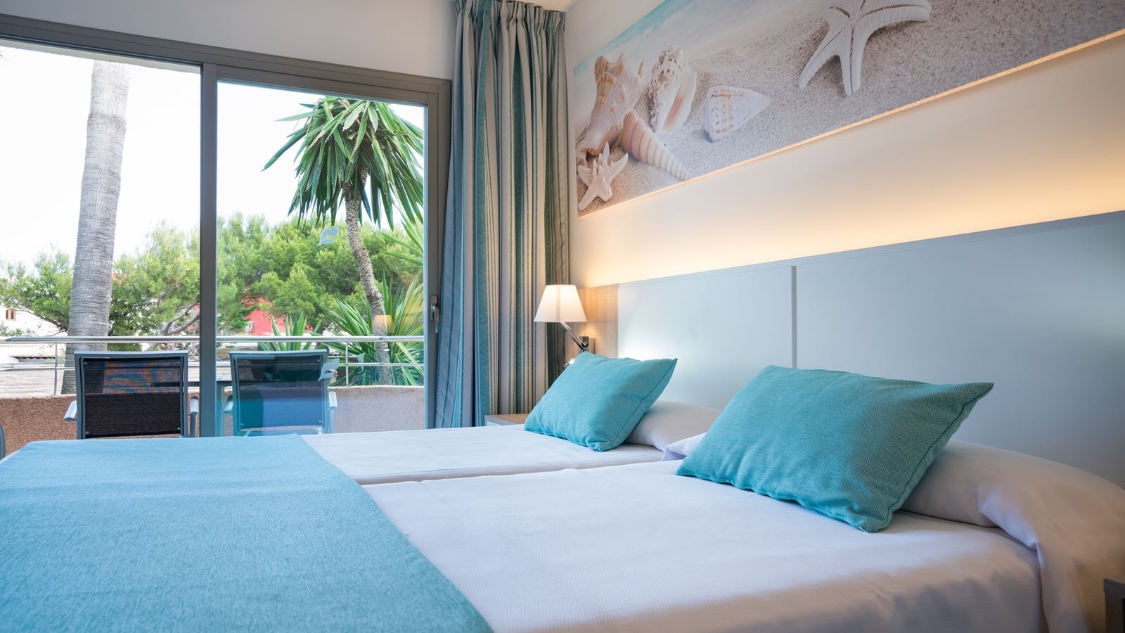 rooms-studio-balcony-or-terrace