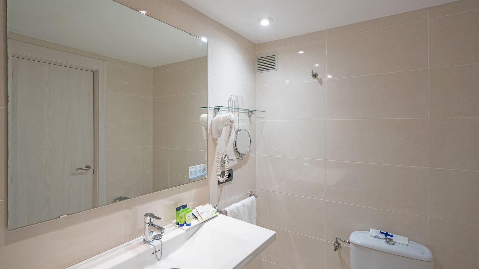 rooms-studio-balcony-or-terrace