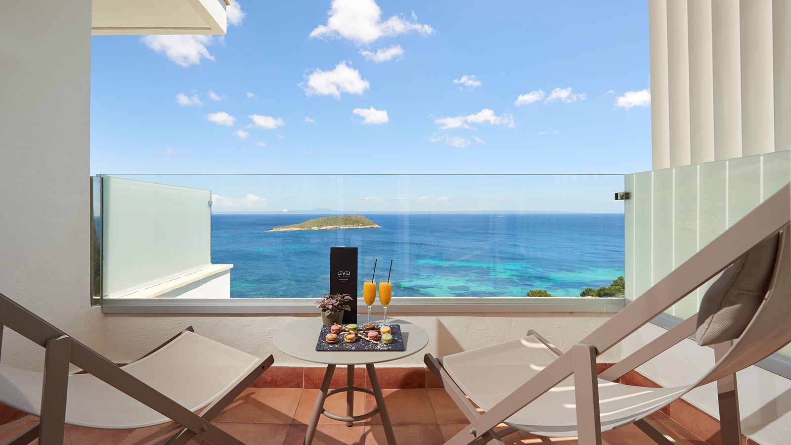rooms-double-the-level-premium-sea-view-balcony-or-terrace
