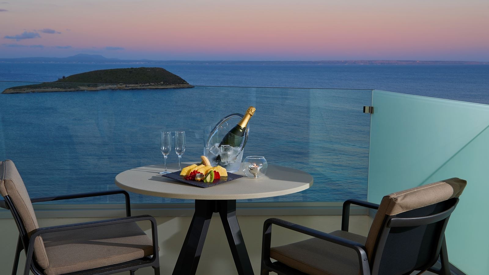 rooms-double-the-level-premium-sea-view-balcony-or-terrace