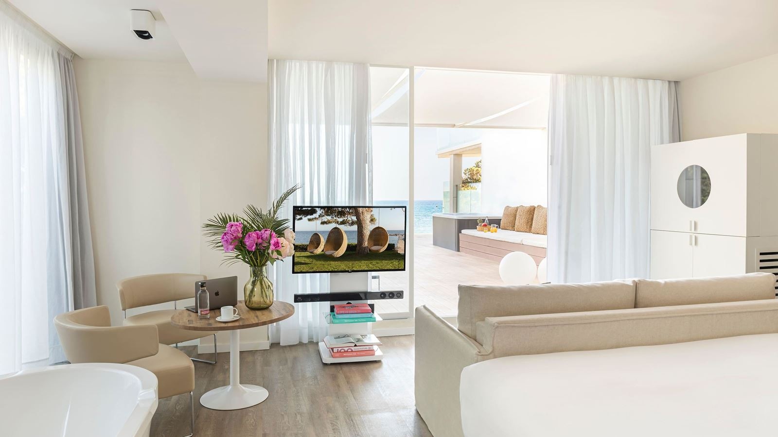 rooms-junior-suite-extra-me-room-sea-view