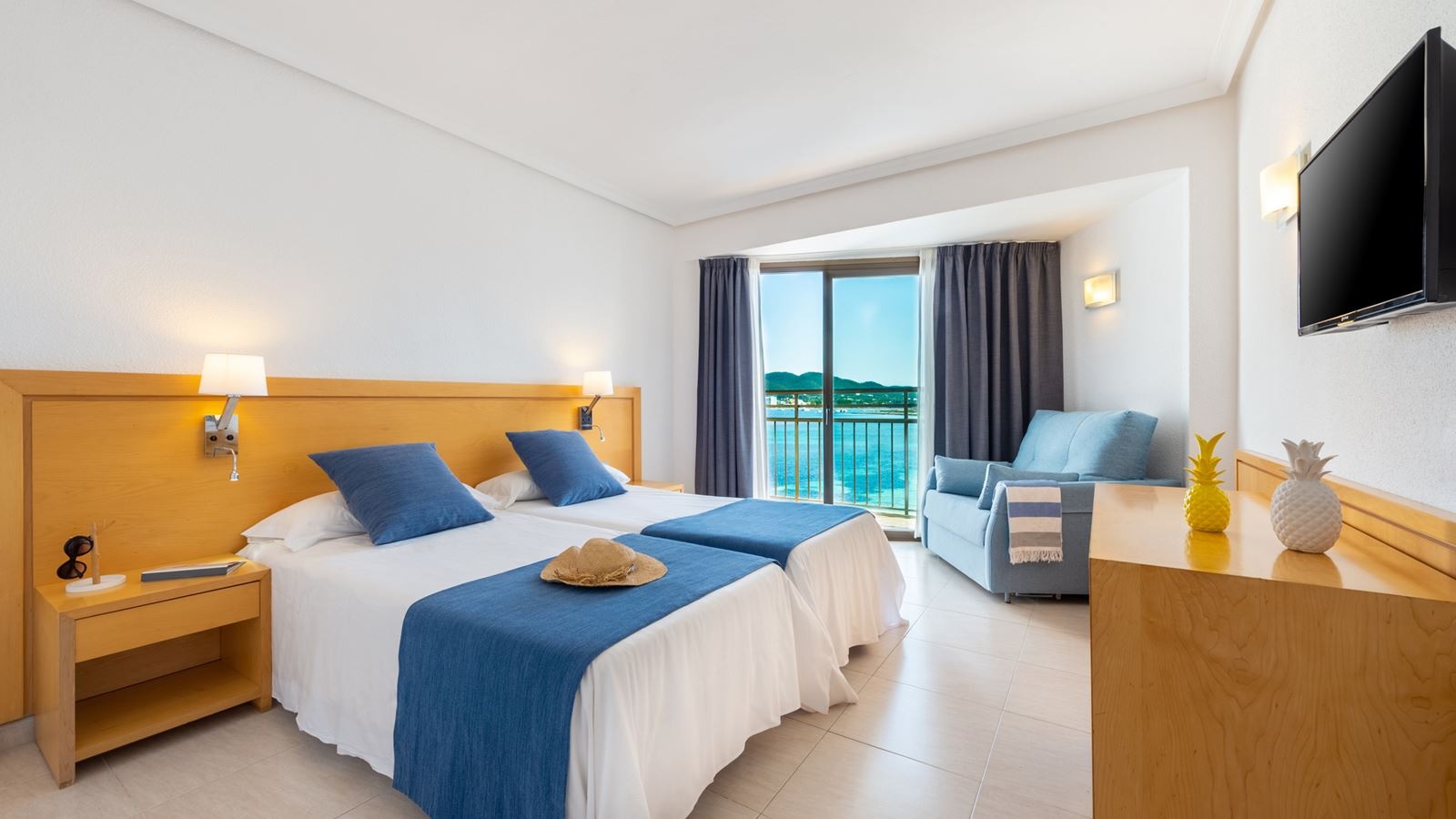 rooms-twin-room-sea-view-balcony-or-terrace