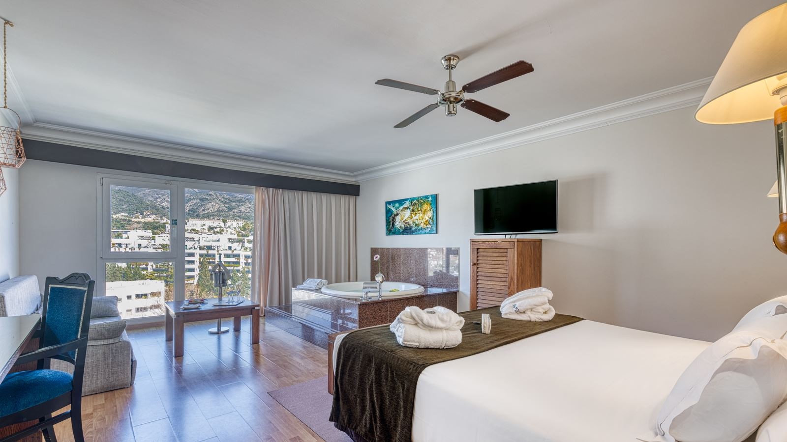 rooms-suite-junior-with-balcony-or-terrace