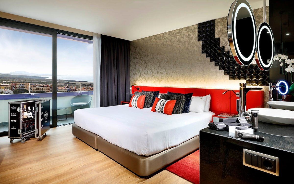 rooms-rock-royalty-deluxe-balcony-or-terrace-rrdx