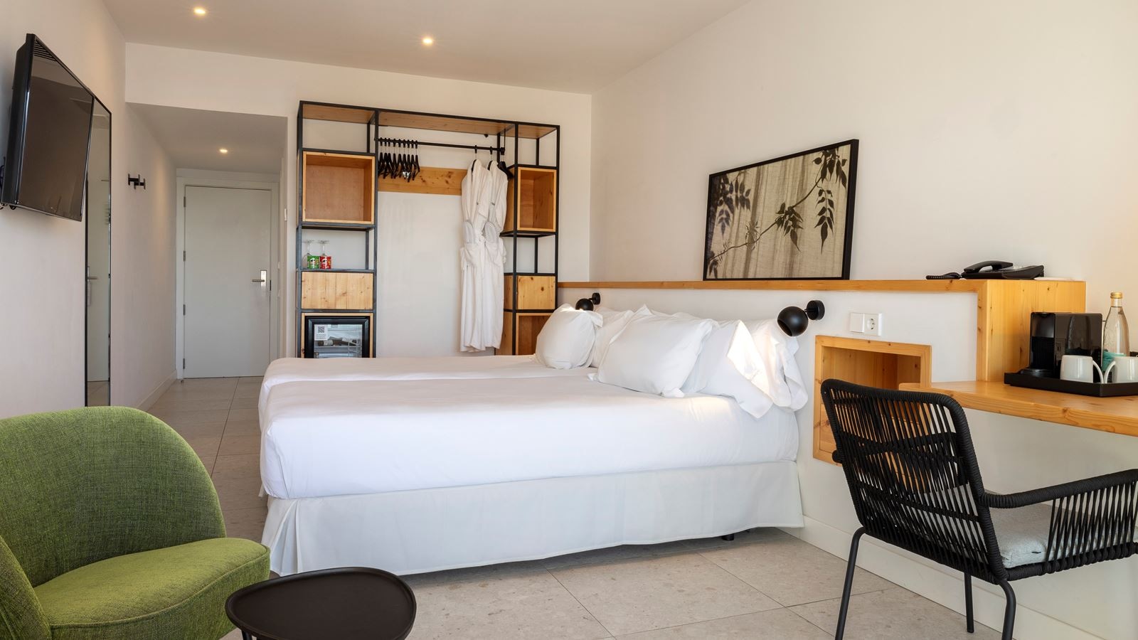 rooms-room-double-partial-sea-view-balcony