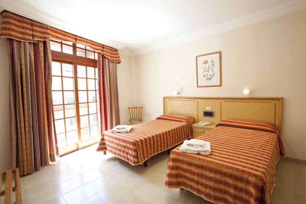 rooms-studio-with-french-balcony