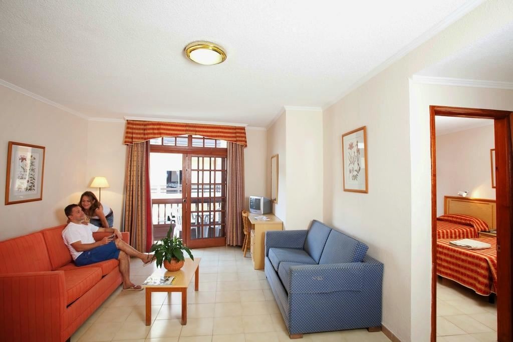 rooms-apartment-superior-1-bedroom-with-balcony-or-terrace