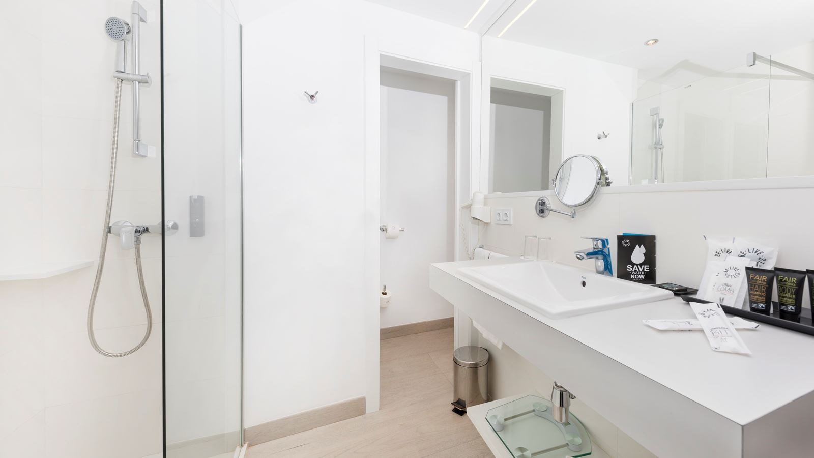 rooms-double-superior-room-sea-view-balcony