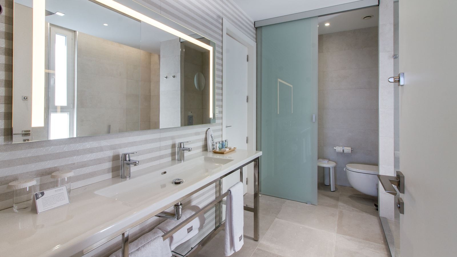 rooms-dv--twin-sea-view