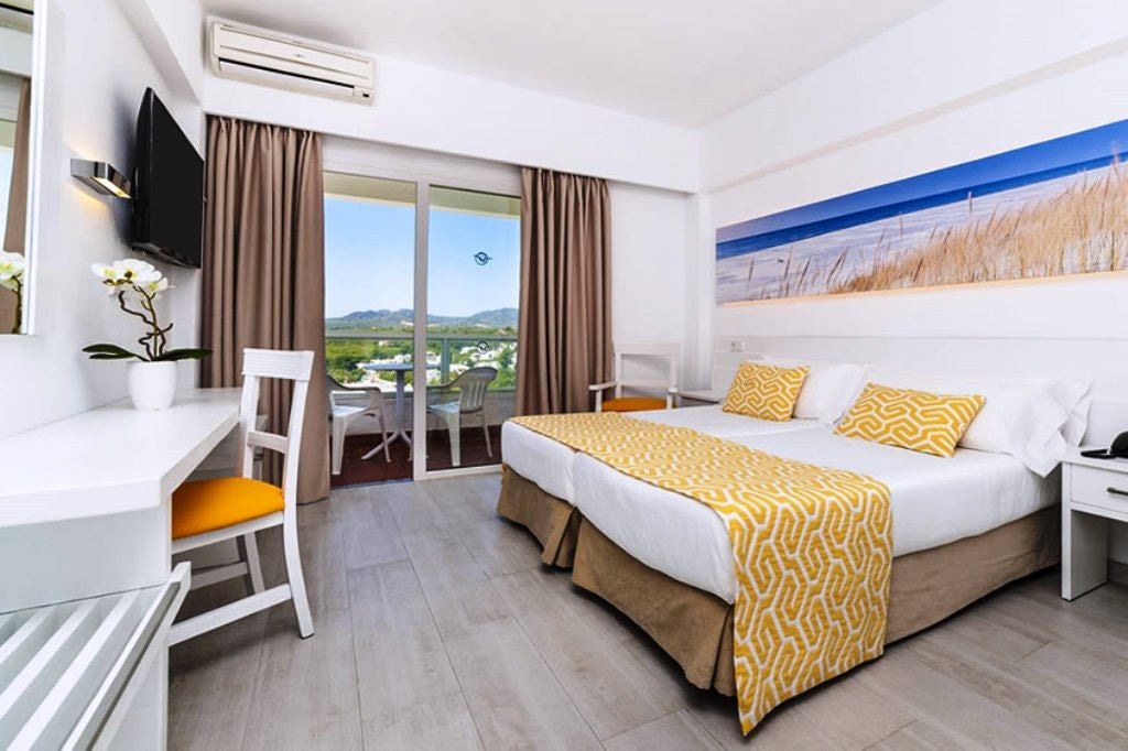 rooms-double-standard-balcony-or-terrace