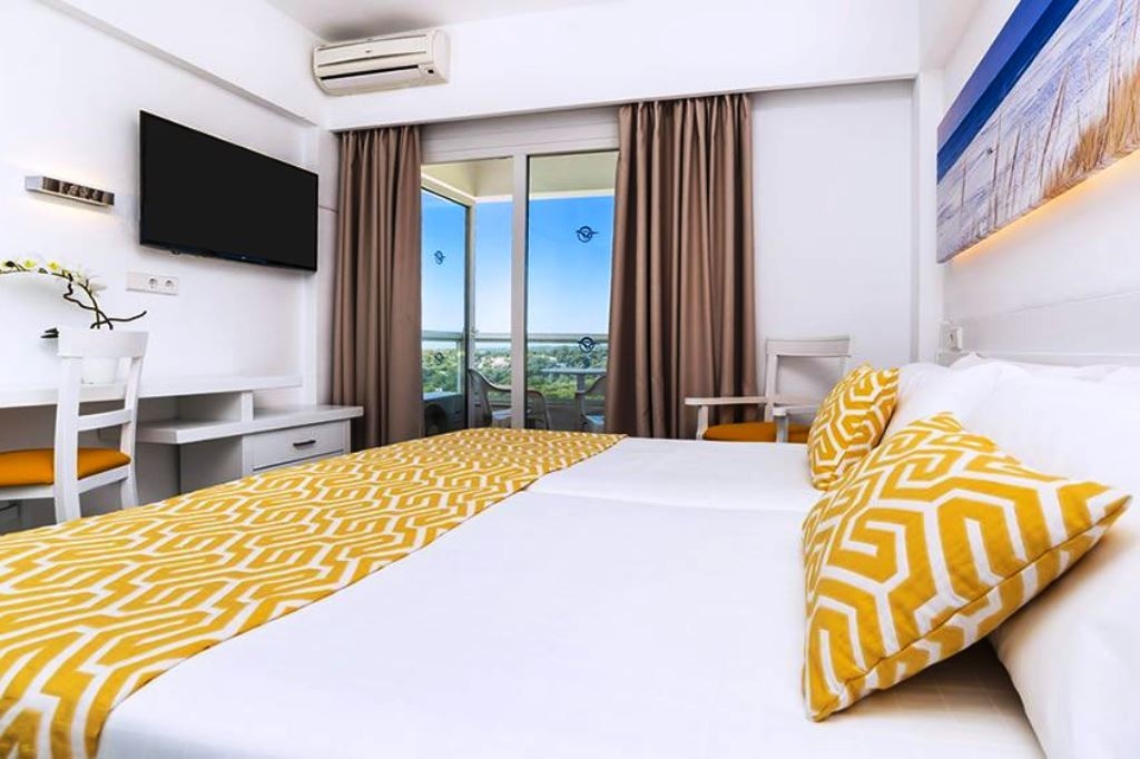 rooms-double-standard-balcony-or-terrace