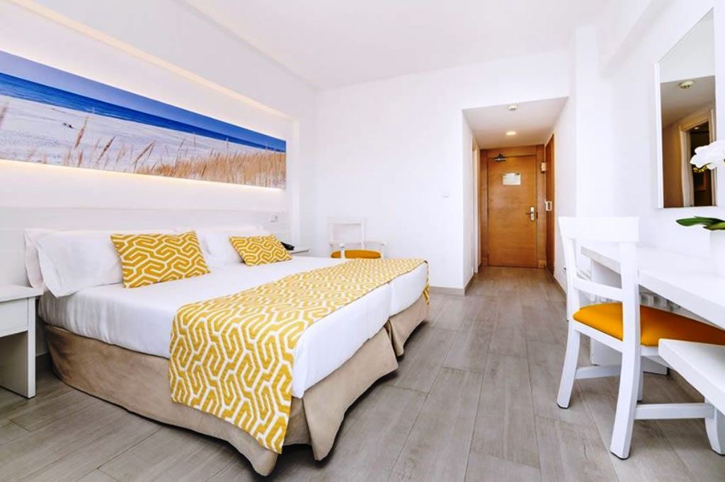 rooms-double-standard-balcony-or-terrace