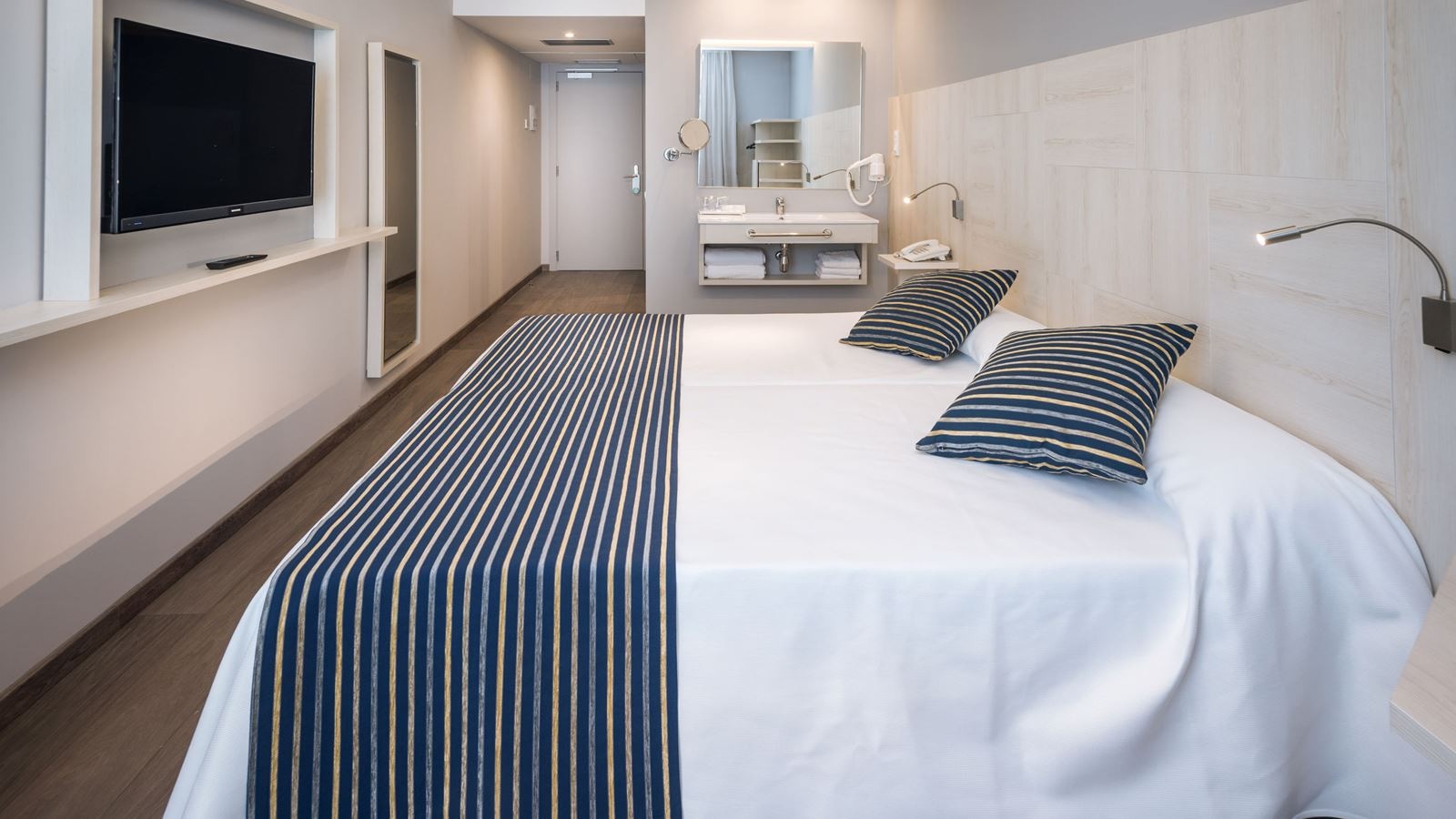 rooms-standard-room-with-balcony